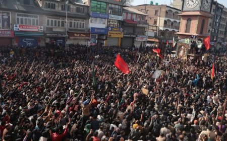 খামেনি হত্যার প্রতিবাদে ভারতের কাশ্মীরে লাখো মানুষের বিক্ষোভ