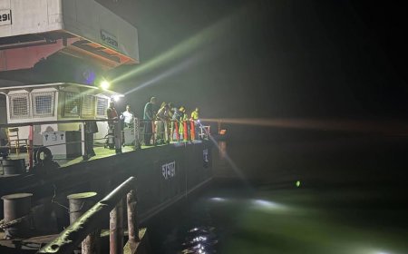 পাটুরিয়াতে ২৪ হাজার লিটার তেলসহ লরি ডুবল পদ্মায়