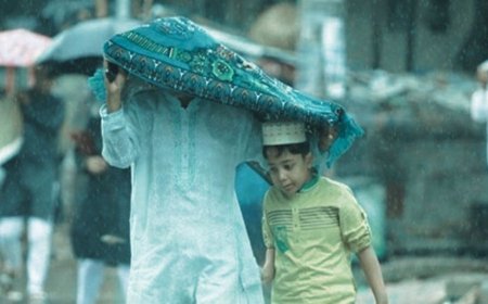 ঈদের সকালে রাজধানীসহ সারাদেশে বৃষ্টি, ঈদগাহের বদলে মসজিদে জামাতের ভিড়