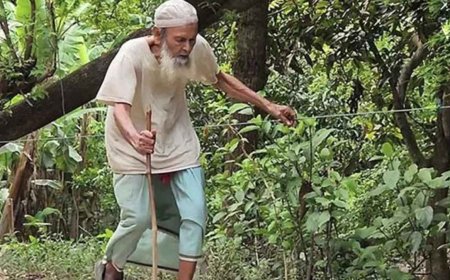 দড়ি ও বাঁশ ধরে মসজিদে যাওয়া সেই অন্ধ মুয়াজ্জিন আর নেই