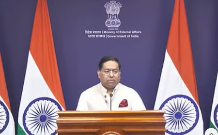 শেখ হাসিনাকে প্রত্যর্পণের অনুরোধ খতিয়ে দেখছে ভারত: জয়সোয়াল