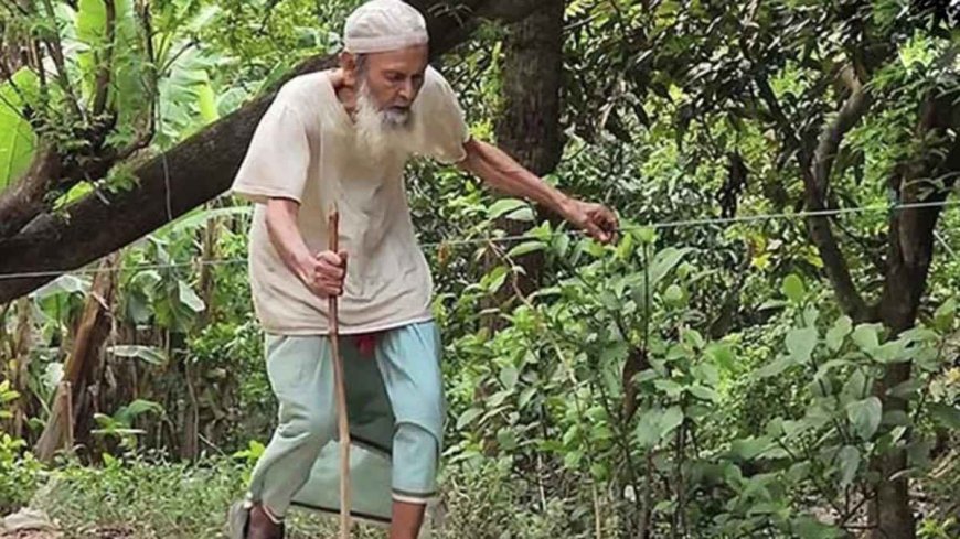 দড়ি ও বাঁশ ধরে মসজিদে যাওয়া সেই অন্ধ মুয়াজ্জিন আর নেই