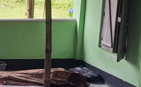 খুলনায় মসজিদের বারান্দায় দিনমজুরের রক্তাক্ত মরদেহ উদ্ধার: মাথায় ইটের আঘাত ও গলাকাটা চিহ্ন