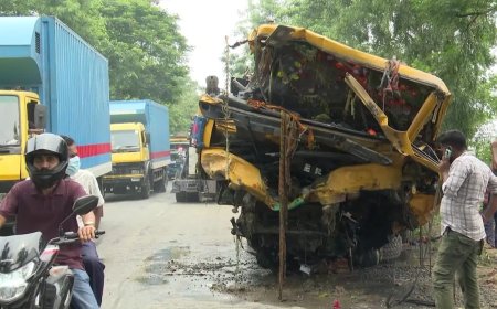 পাথরবোঝাই ট্রাক উলটে প্রাণ গেল দুজনের