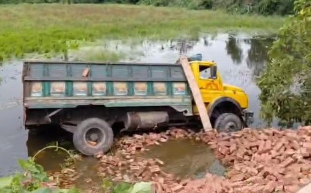 ব্রাহ্মণবাড়িয়ায় ইটবোঝাই ট্রাক খাদে পড়ে ২ শ্রমিক নিহত