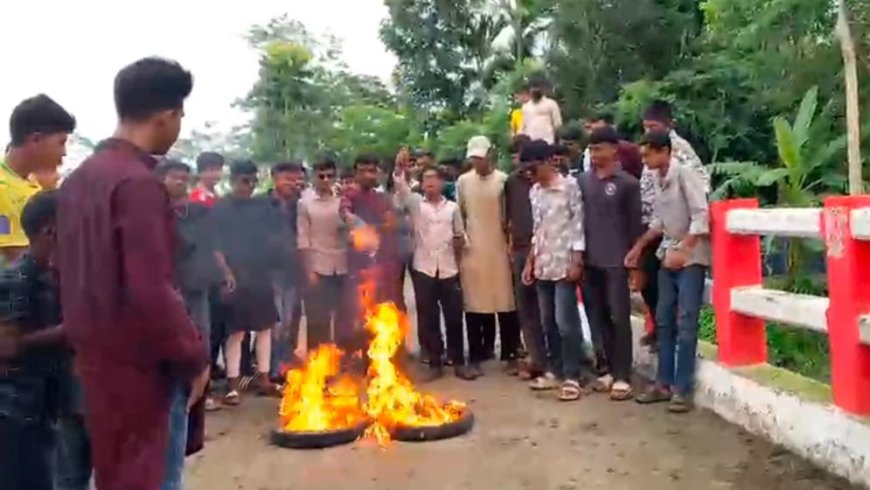 সড়কে টায়ার জ্বালিয়ে নিষিদ্ধ ছাত্রলীগের বিক্ষোভ, গলাচিপায় ৩ কর্মী গ্রেফতার