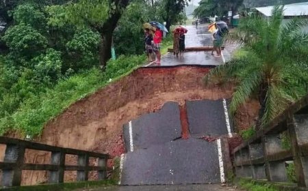 সেতু ধসে বান্দরবান-রাঙামাটি সড়ক যোগাযোগ বিচ্ছিন্ন