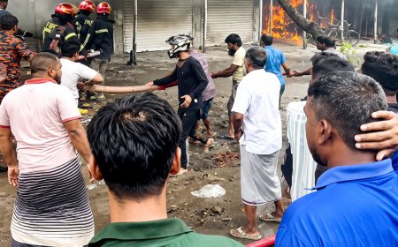 কাশিয়ানীতে ভয়াবহ অগ্নিকাণ্ড: পুড়ে ছাই ৫ দোকান, ১০ লাখ টাকার ক্ষয়ক্ষতি