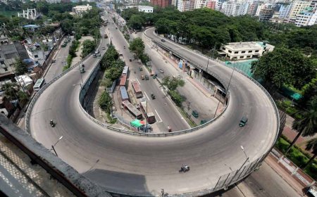 টানা ৬ দিন বৃষ্টির পর ঢাকায় রোদের হাসি