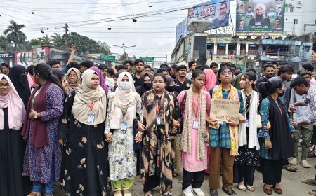 পরীক্ষা স্থগিত ও শিক্ষামন্ত্রীর পদত্যাগের দাবিতে উত্তাল বগুড়া