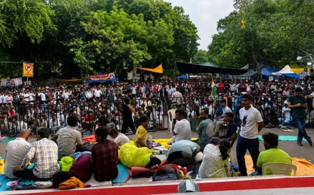 শিক্ষামন্ত্রীর পদত্যাগ না হওয়া পর্যন্ত আন্দোলন চালিয়ে যাওয়ার ঘোষণা ককরোচ পার্টির