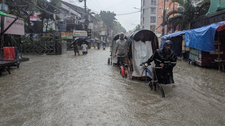 সারা দেশে বৃষ্টি, ভারি বর্ষণে ডুবেছে চট্টগ্রামসহ উপকূলীয় বহু এলাকা