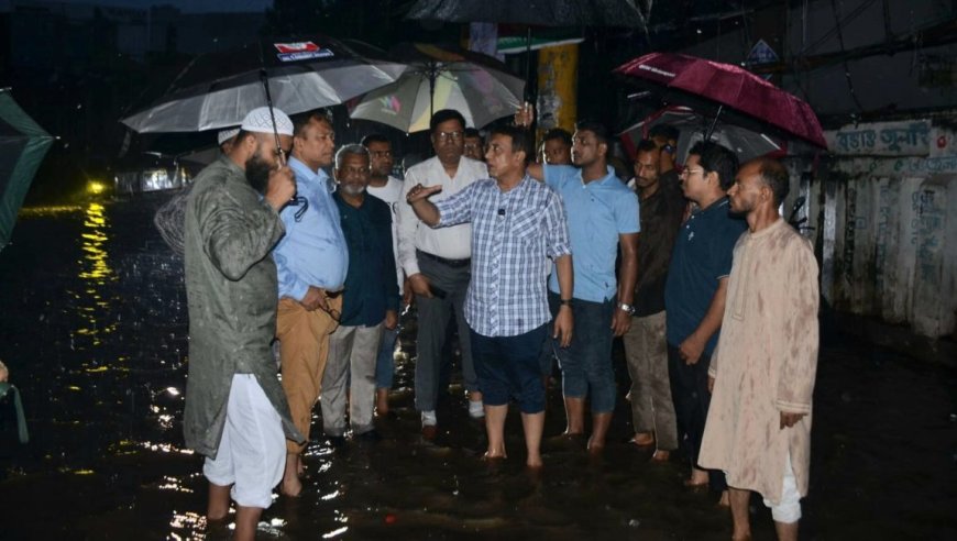 বগুড়ায় জলাবদ্ধতা নিরসনে মাঠে সিটি প্রশাসক এম আর ইসলাম স্বাধীন