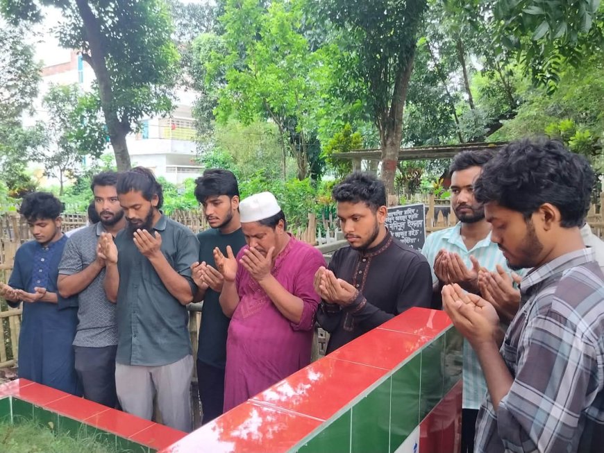 জুলাই শহিদের কবর জিয়ারতের মধ্য দিয়ে ইবিতে জাতীয় ছাত্রশক্তির আনুষ্ঠানিক যাত্রা শুরু