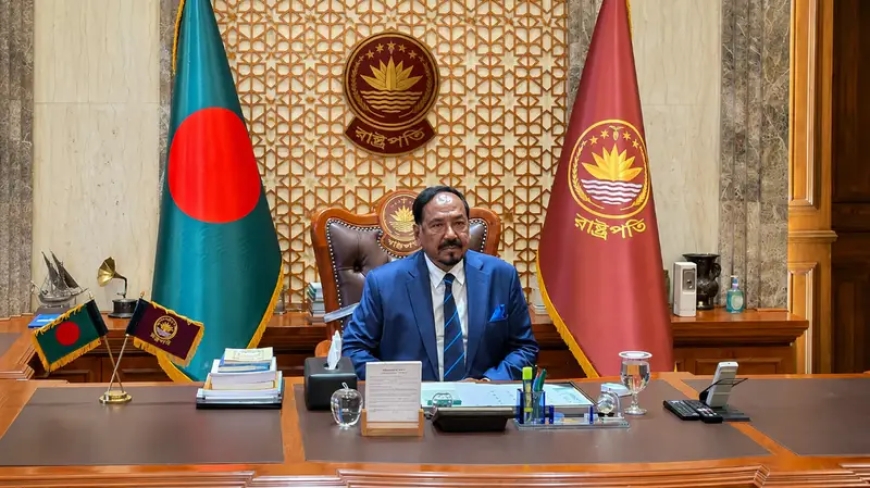 বঙ্গভবনে দাপ্তরিক কার্যক্রম শুরু করলেন ভারপ্রাপ্ত রাষ্ট্রপতি