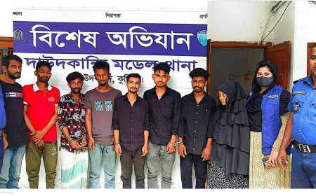 দাউদকান্দিতে এক রাতের অভিযানে ৪ কেজি গাঁজাসহ গ্রেপ্তার ৮