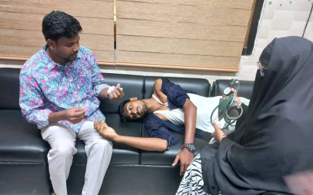 অনার্স পরীক্ষাকেন্দ্রে অসুস্থ শিক্ষার্থী, পাশে দাঁড়ালেন আতিকুল ইসলাম বিপ্লব