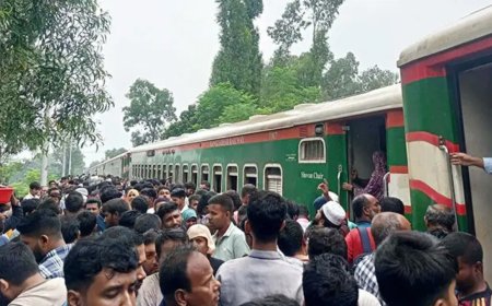 সিরাজগঞ্জে ট্রেন লাইনচ্যুতির ঘটনায় ৫ সদস্যের তদন্ত কমিটি গঠন, উত্তরবঙ্গের সাথে রেল যোগাযোগ বন্ধ