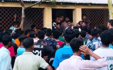এসএসসিতে গণহারে ফেল: শিক্ষক-শিক্ষিকাদের তালাবদ্ধ করে শিক্ষার্থী-অভিভাবকদের বিক্ষোভ, পুলিশের হস্তক্ষেপে উদ্ধার