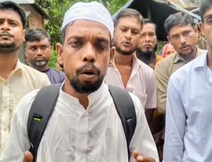 পায়ে হেঁটে হজের উদ্দেশ্যে সৌদি আরবের পথে নাটোরের দুলাল হোসেন