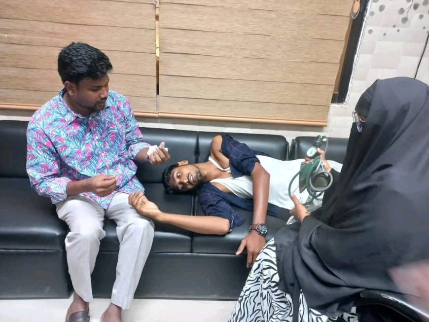 অনার্স পরীক্ষাকেন্দ্রে অসুস্থ শিক্ষার্থী, পাশে দাঁড়ালেন আতিকুল ইসলাম বিপ্লব