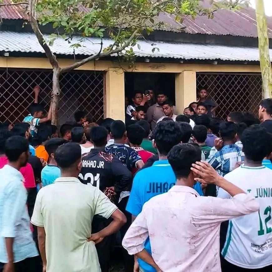 এসএসসিতে গণহারে ফেল: শিক্ষক-শিক্ষিকাদের তালাবদ্ধ করে শিক্ষার্থী-অভিভাবকদের বিক্ষোভ, পুলিশের হস্তক্ষেপে উদ্ধার